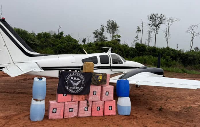 Policiais apreendem no Nortão avião com cerca de 500 kg de drogas; preso encaminhado a PF em Sinop