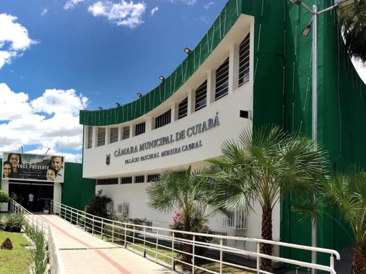 Câmara paga R$ 1,5 milhão em férias para 14 vereadores de Cuiabá; veja lista de beneficiados