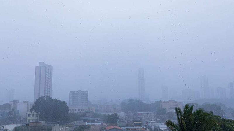 Volume de chuva no mês de fevereiro supera anos anteriores e alerta laranja é mantido em Cuiabá