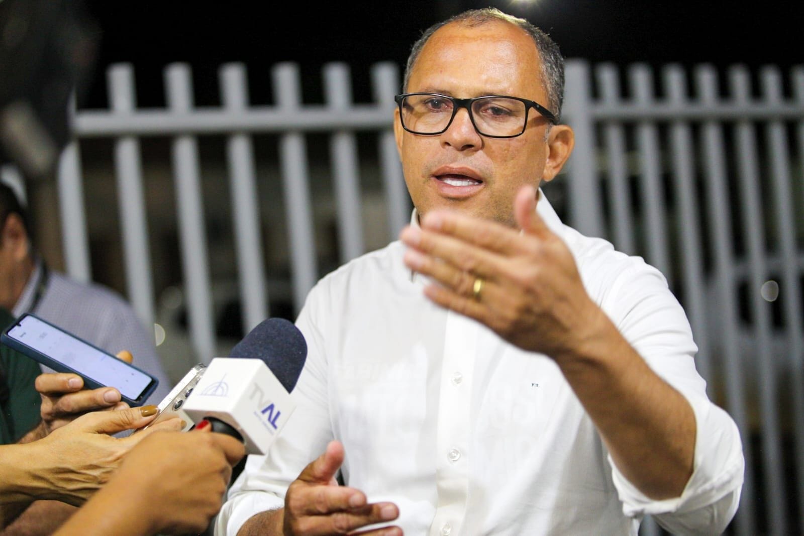 Deputado critica crise entre prefeita e Câmara por prejudicar população: “guerra de egos”