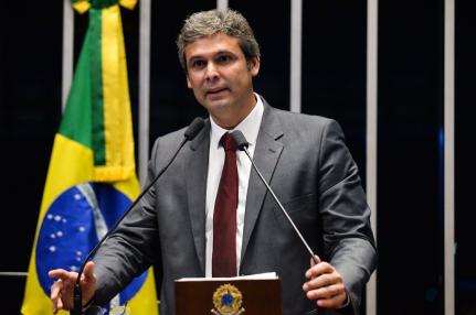 Deputado aciona TSE contra Flávio Bolsonaro por suposta propaganda eleitoral antecipada
