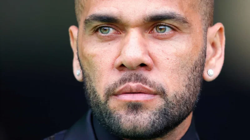 Justiça bloqueia R$ 7,7 milhões de Dani Alves em ação ligada ao São Paulo