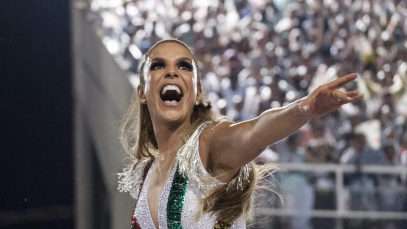 Ivete homenageia Preta Gil em estreia em megabloco patrocinado no Rio de Janeiro