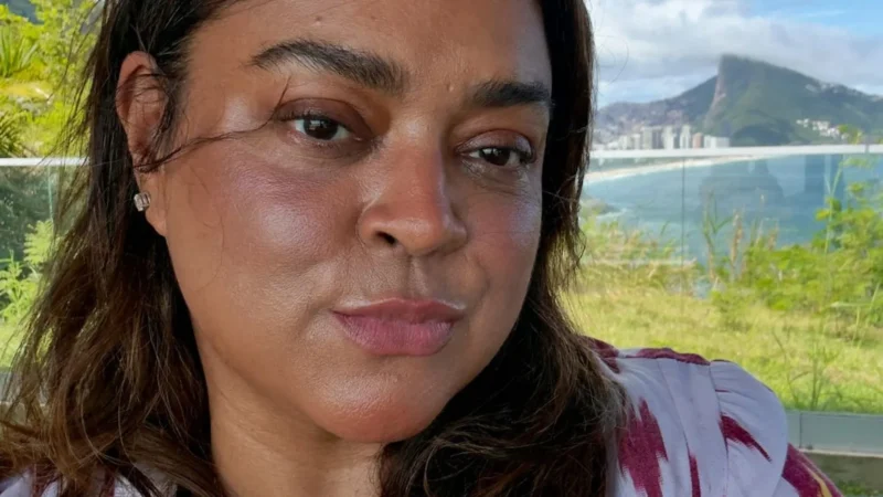 Preta Gil ganha homenagem com show de drones em carnaval de Salvador