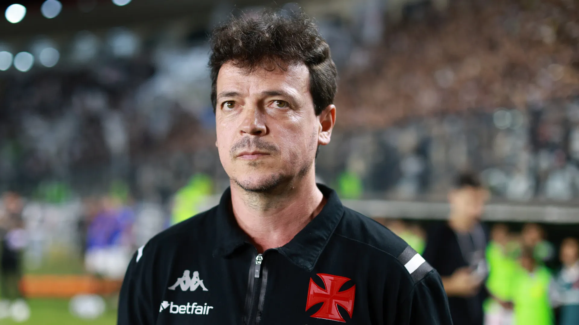 Vasco anuncia saída do técnico Fernando Diniz