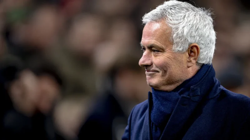 À frente do Benfica, José Mourinho volta aos holofotes na Europa