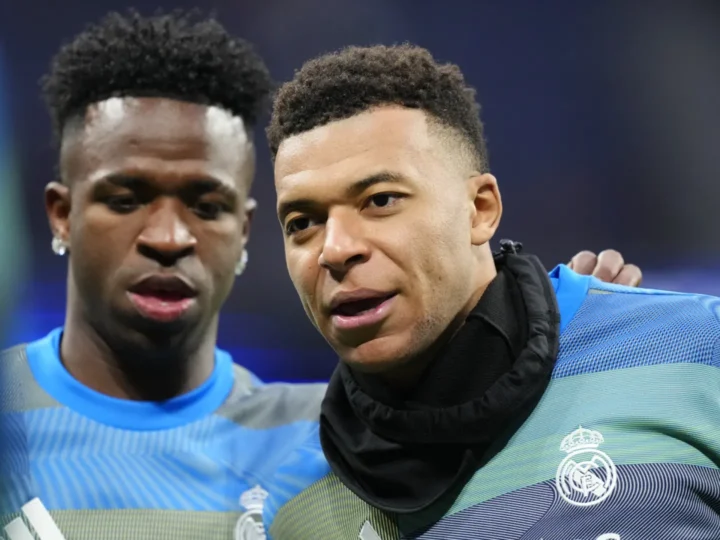 Elenco do Real Madrid se reúne antes de ‘finais’, e Vini e Mbappé pagam conta