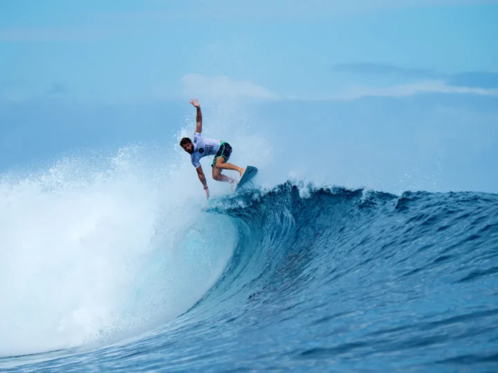 Alejo Muniz anuncia aposentadoria do surfe ao final da temporada 2026