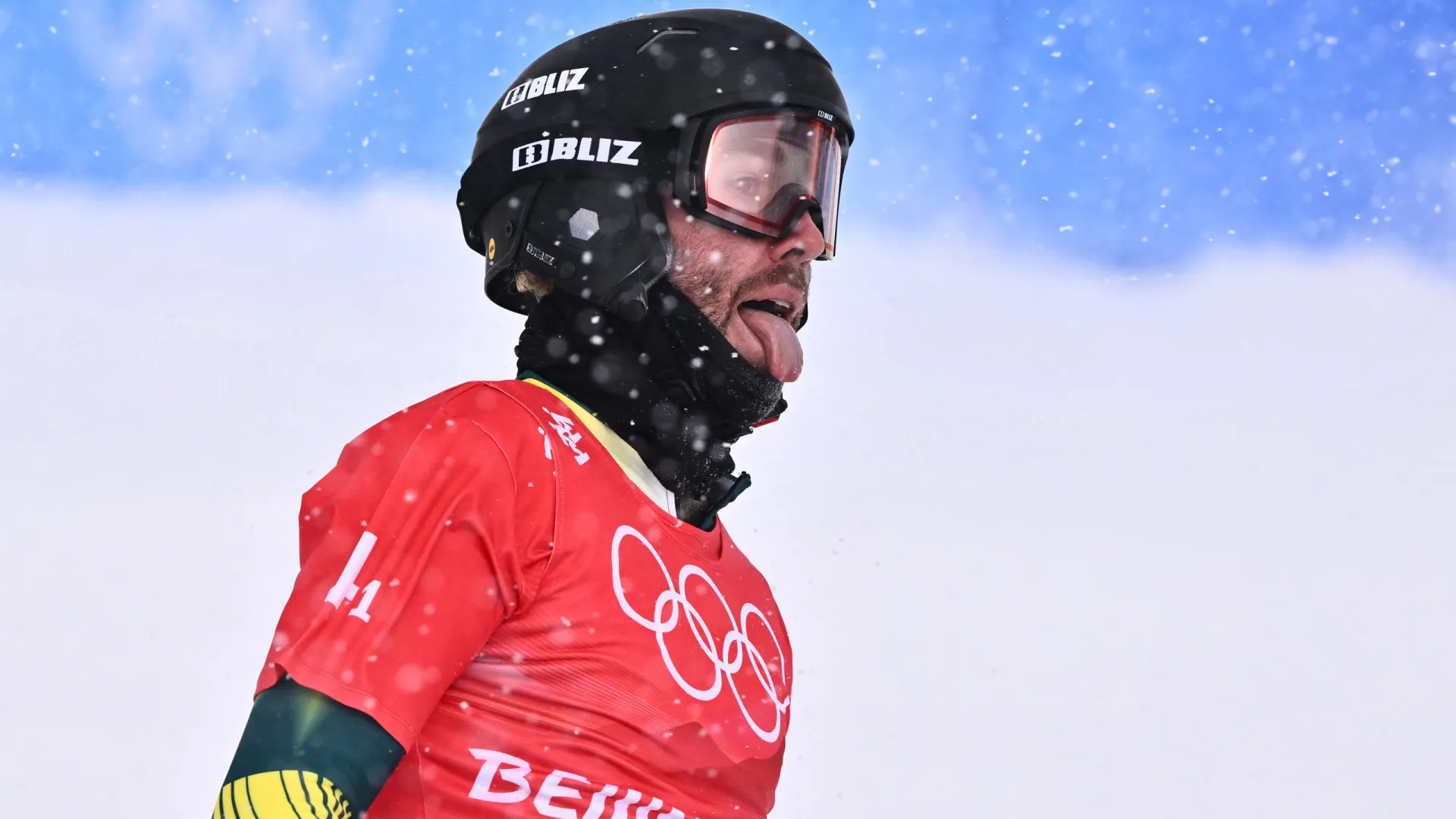 Astro do snowboard fratura pescoço e é levado para hospital de helicóptero