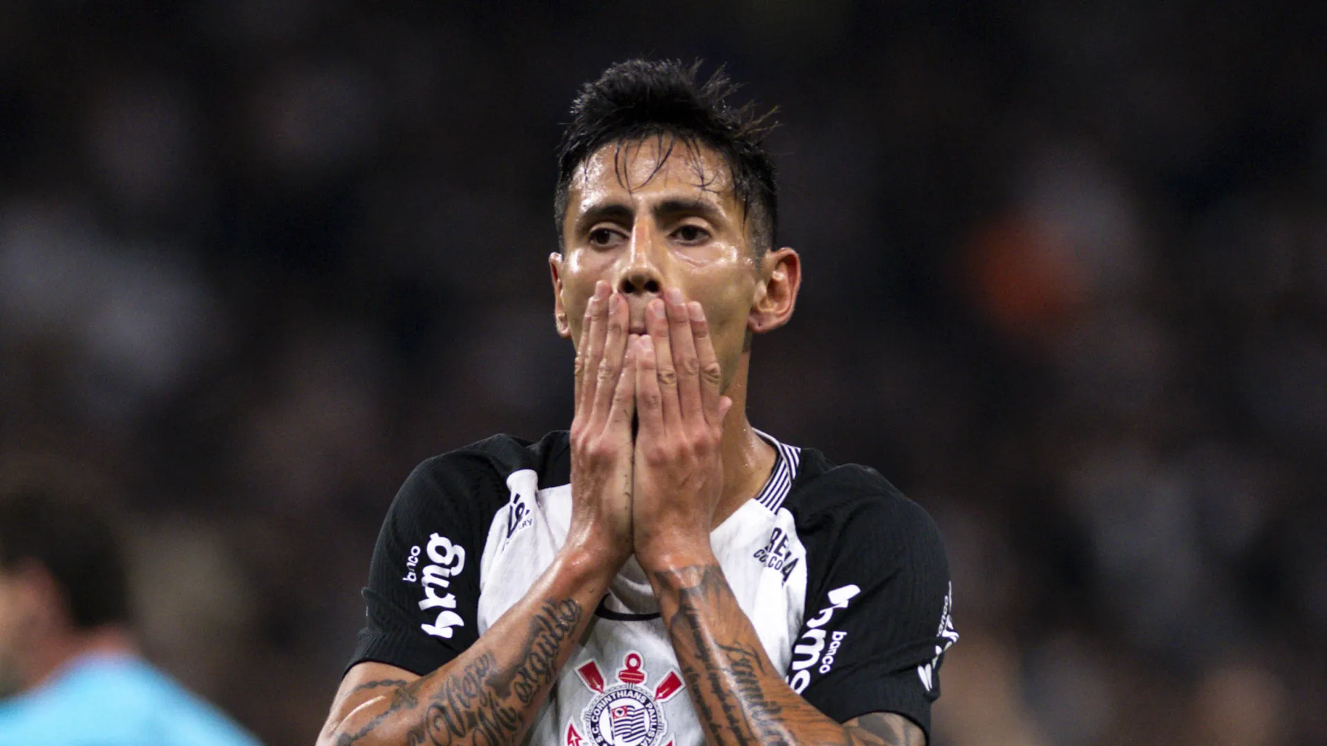 Após novela, Corinthians anuncia renovação com o lateral Angileri