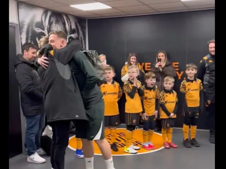 Jogadores do Chelsea ignoram crianças e geram revolta na Inglaterra