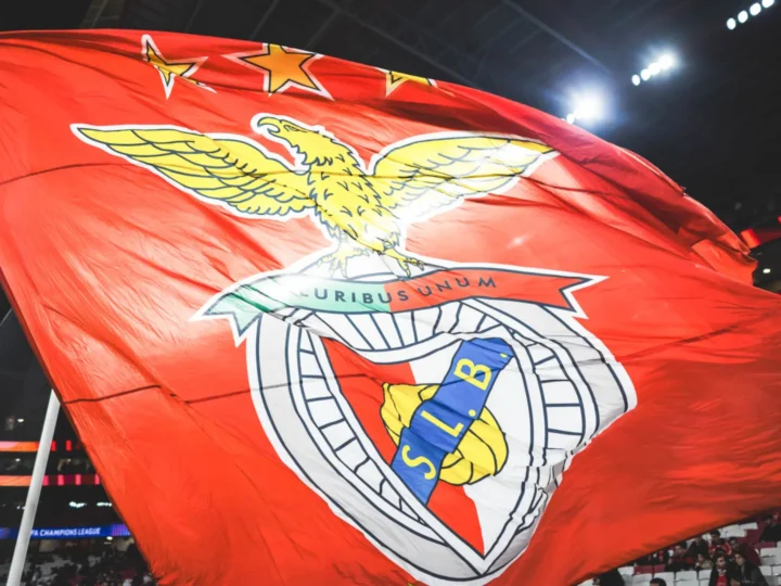 Benfica identifica torcedores que cometeram racismo contra Vini, diz jornal