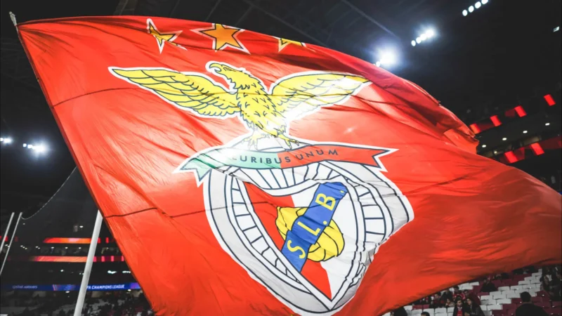 Benfica identifica torcedores que cometeram racismo contra Vini, diz jornal