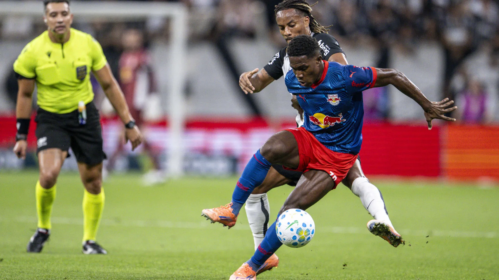 Ex-Benfica causa polêmica por comentário machista contra árbitra