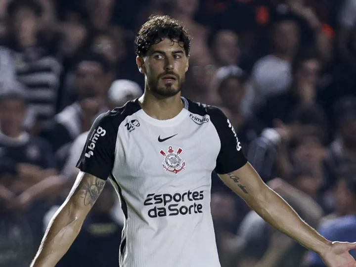 Pedro Raul vê filme repetido enquanto aguarda chances no Corinthians