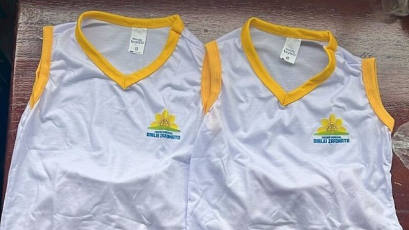 Estudantes Matupaenses recebem Uniformes Escolares