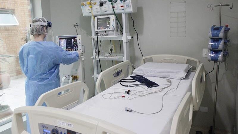 Justiça proíbe prefeito de prorrogar terceirização com instituto e manda nomear concursados