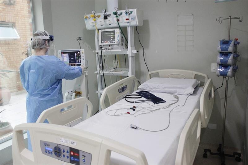 Justiça proíbe prefeito de prorrogar terceirização com instituto e determina nomeação de concursados