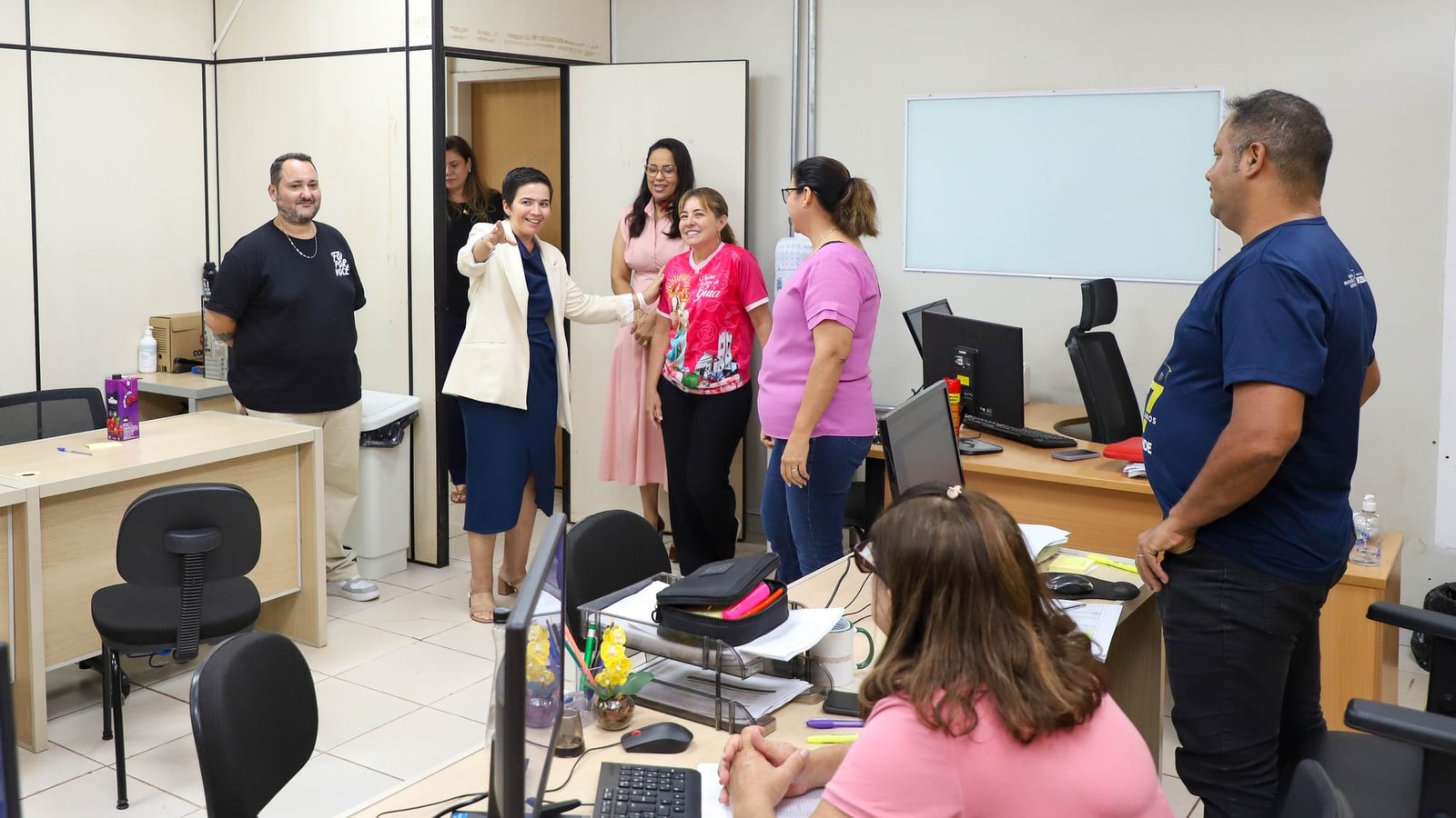 Prefeita apresenta nova secretária Maria Fernanda aos servidores da Educação