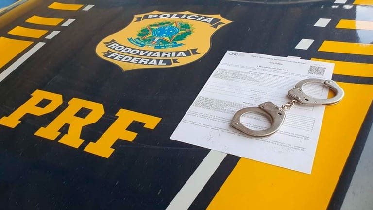 Acusado de estupro no estado do Amazonas é preso pela PRF dentro de ônibus em Poconé