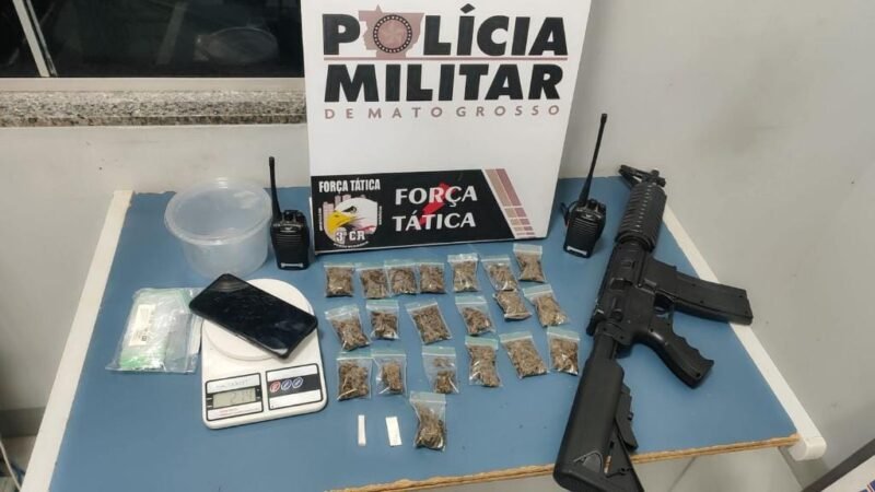 Faccionado é preso em bar com drogas e simulacro de fuzil durante a madrugada