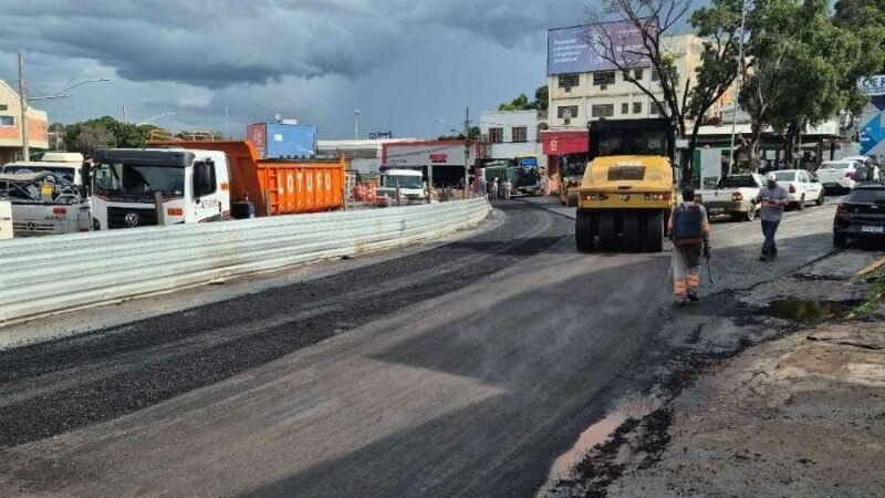 Obras seguem com execução de  camada de asfalto na Prainha e novo retorno na Avenida do CPA