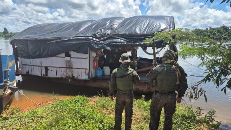 Dois suspeitos são presos e balsas usadas em garimpo são apreendidas em Mato Grosso