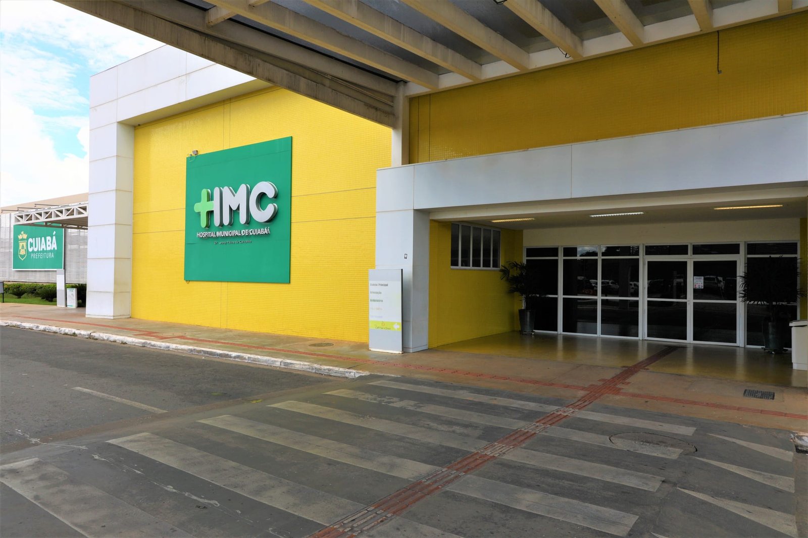 Foragida por agredir namorada é presa após dar entrada no HMC sem documento de identidade