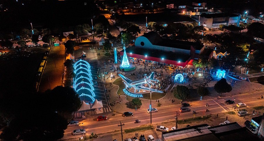 TCE arquiva denúncia sobre uso de recursos da educação em decoração natalina em Alta Floresta