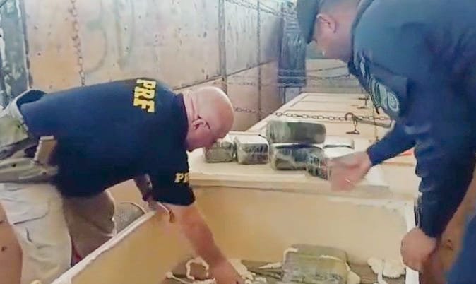 PRF e PM-MT apreendem mais de 1 tonelada de skunk em Alto Araguaia