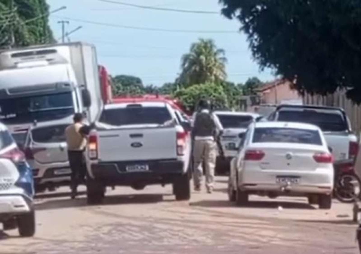 Faccionado é baleado por PMs e preso com comparsas após invadir casa pra matar desafeto