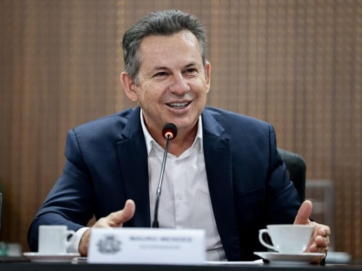 Nas redes sociais, Mauro Mendes relembra vaias e se despede do Governo de MT