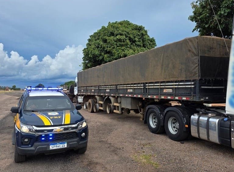 PRF intercepta carreta trafegando sem 14 pneus na rodovia BR-364 em MT
