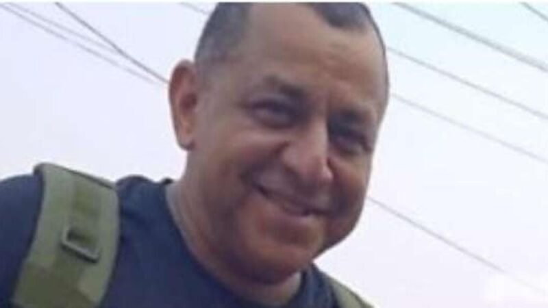 Motociclista morre após ser atingido por carro e ter perna amputada; casal é preso