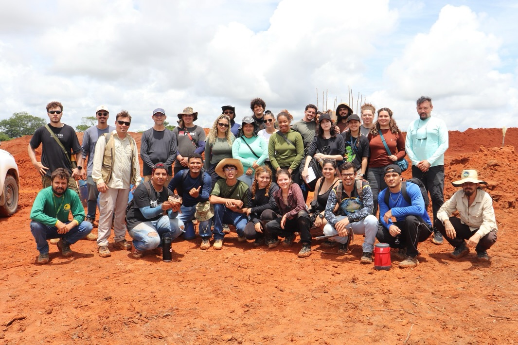 ACADEMICOS DA FAGEO/UFMT CUIABÁ PARTICIPAM DE AULA TÉCNICA EM CAMPO NOS GARIMPOS DO VALE DO PEIXOTO