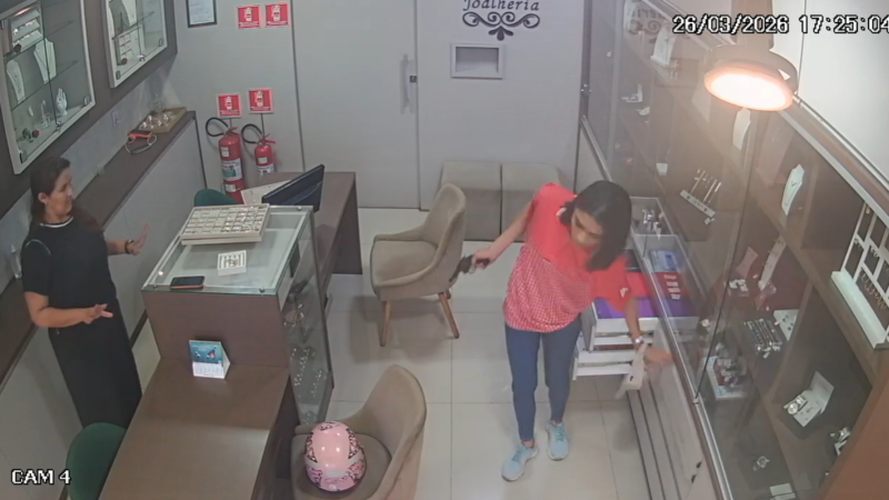 Casal é preso por roubo em joalheira de Cuiabá; imagens mostram ação