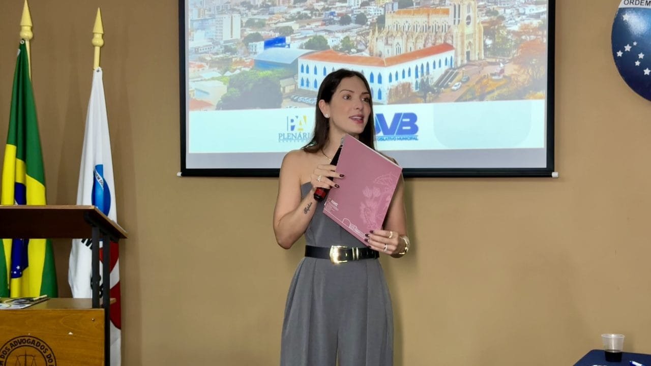 Janaina defende valorização dos vereadores e reforça criação de Procuradorias da Mulher