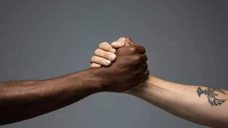 Justiça condena dono de imóvel à prisão por racismo contra inquilino durante discussão