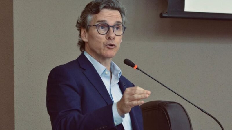 Gallo diz que corte de imposto não reduz preço do combustível: “não chega na bomba”