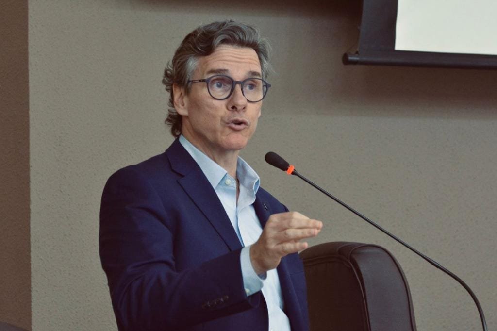 Gallo diz que corte de imposto não reduz preço do combustível: “não chega na bomba”