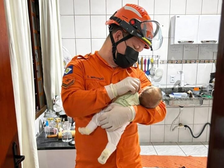 Corpo de Bombeiros socorre bebê recém-nascido que engasgou com saliva
