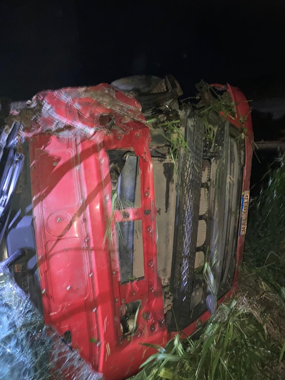 Acidente entre carretas na BR-163 em Guarantã deixa condutor gravemente ferido