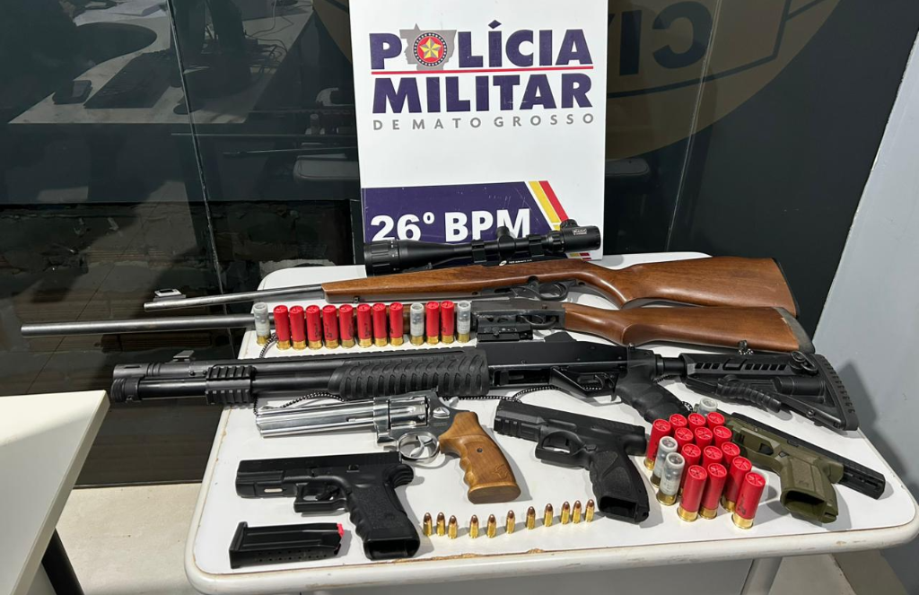 Bêbado, CAC agride esposa grávida na frente dos filhos e é preso com armas e munições
