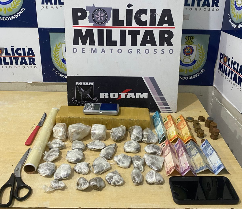 Rotam prende dois homens por tráfico e apreende 38 porções de entorpecentes