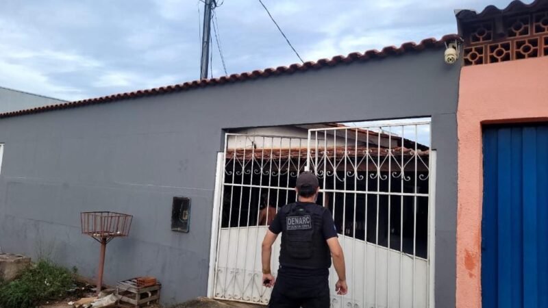 Núcleo de facção envolvida com tráfico de drogas em Cuiabá liderado por preso é alvo da PC