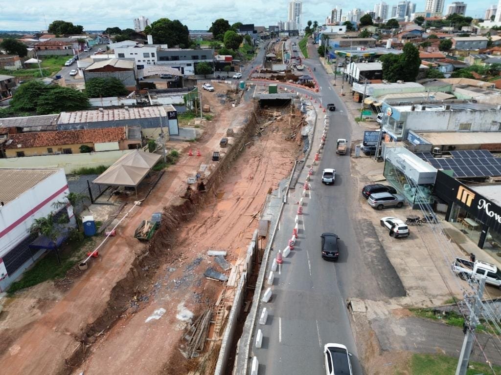 Devido grande volume de chuvas, trecho da Miguel Sutil segue interditado até terça-feira