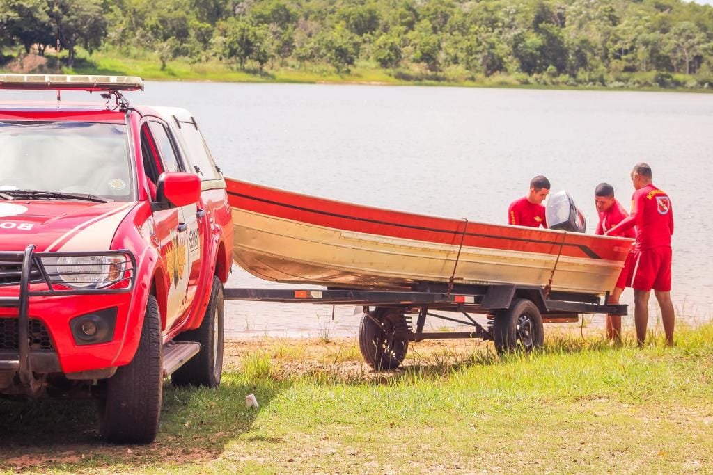 Corpo com pés e mãos amarrados é resgatado pelos bombeiros no Rio Vermelho