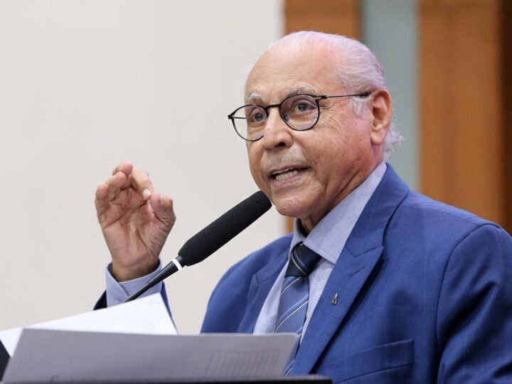 Júlio endurece discurso, diz que União “bancou” vereadora e cobra permanência no partido