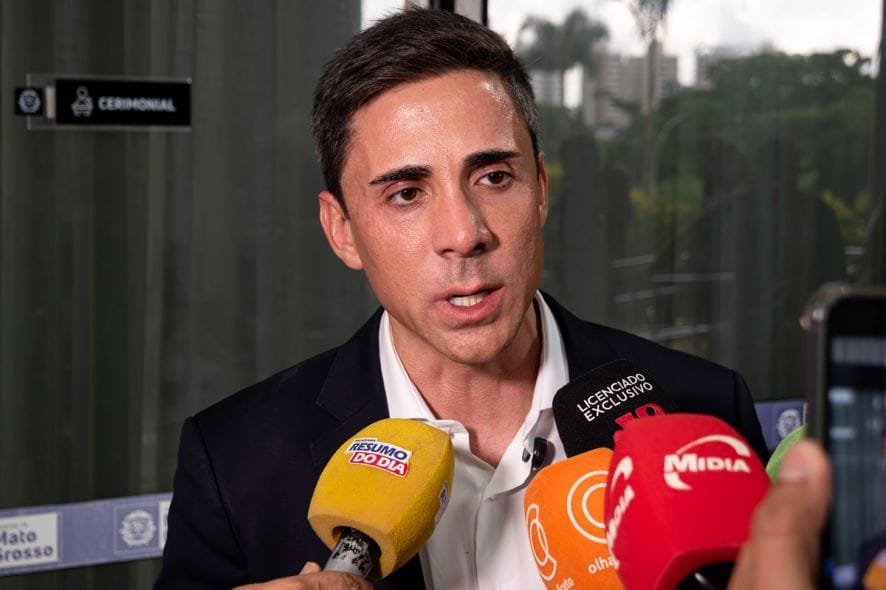 “Não tem dedo de ninguém”, diz secretário após suspeita em licitação envolvendo deputado