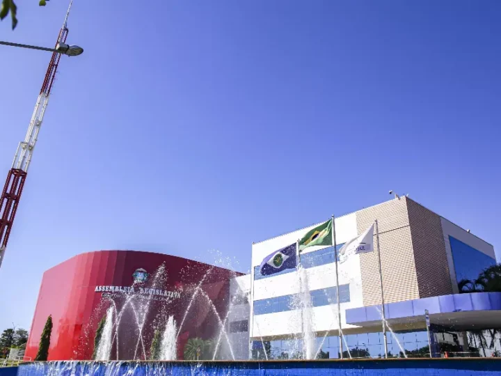 AL dá posse a Pivetta como governador e ouve secretário sobre devolução de R$ 308 milhões